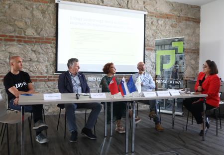 Okrogla miza Notranjsko primorske novice 11 Foto Ljubo Vukelič